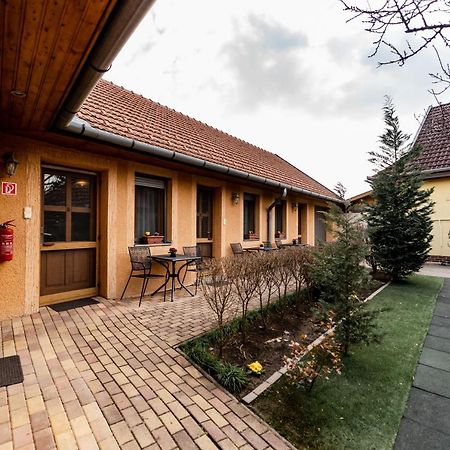 Estike Apartman Gyula Dış mekan fotoğraf
