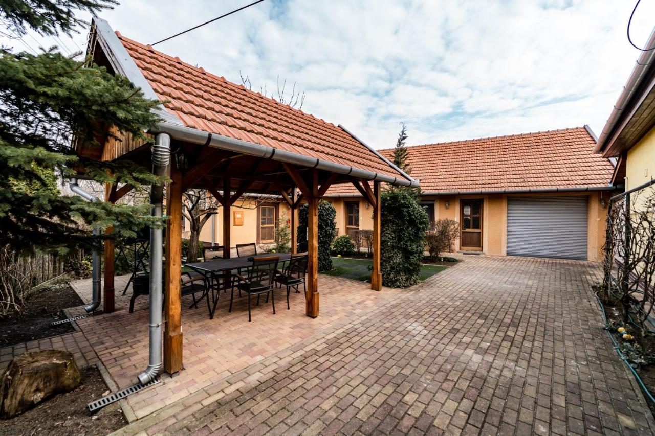 Estike Apartman Gyula Dış mekan fotoğraf