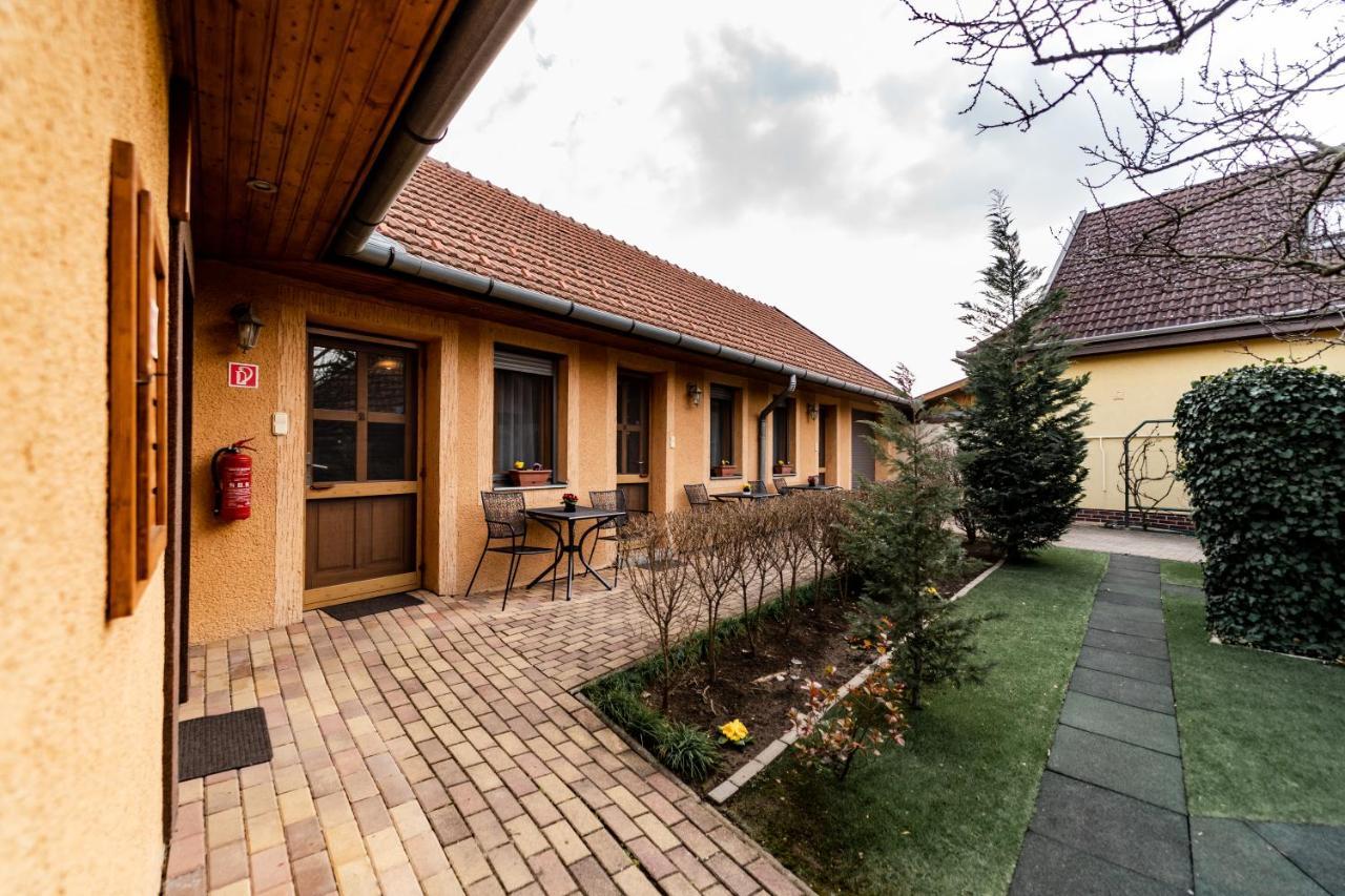 Estike Apartman Gyula Dış mekan fotoğraf