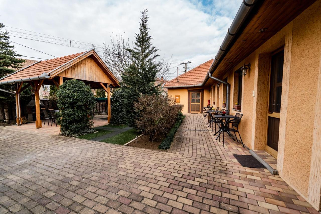 Estike Apartman Gyula Dış mekan fotoğraf
