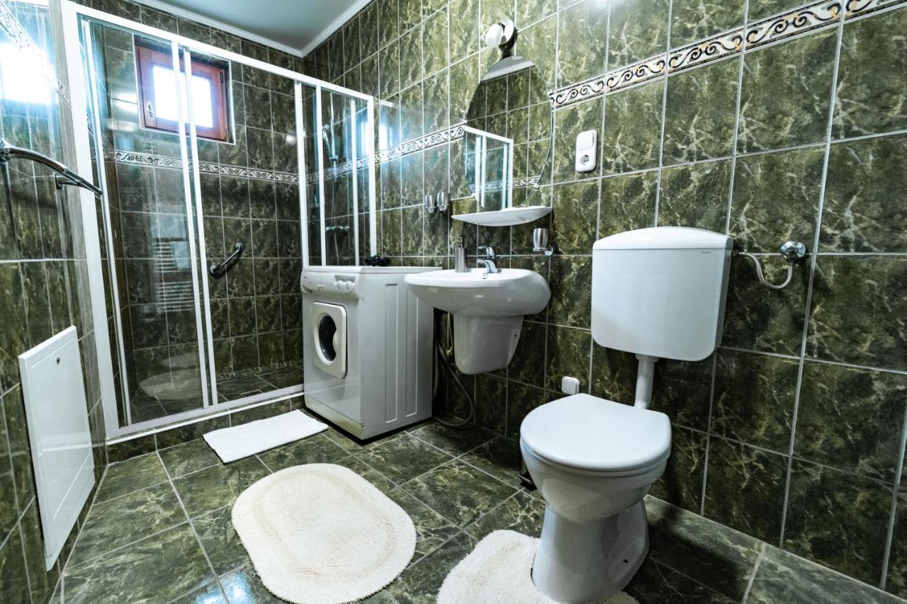 Estike Apartman Gyula Dış mekan fotoğraf