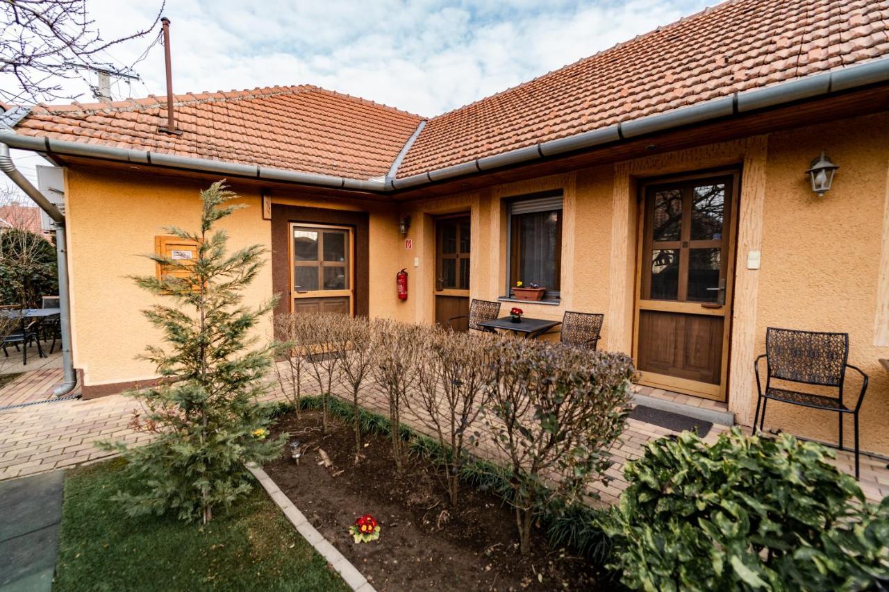 Estike Apartman Gyula Dış mekan fotoğraf